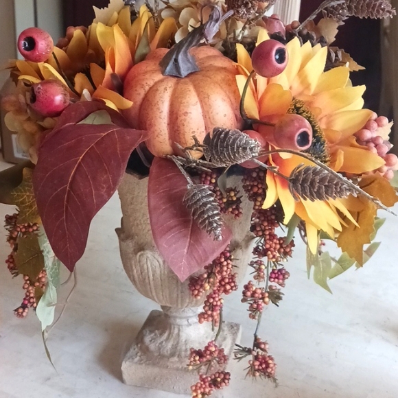 Harvest faux Floral display in "urn", Beautiful Autum colors by Valeri/Qvc, New - Picture 3 of 9